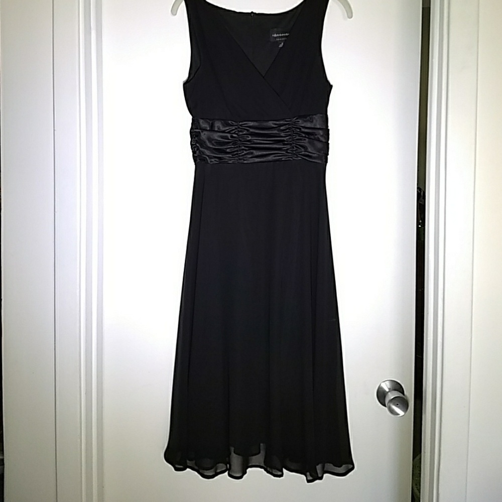 Gorgeous sleeveless black dress sz 6